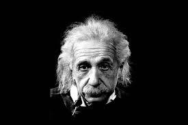 Albert Einstein - čovjek koji je "vidio zakrivljenost Prostora" toliko nezamisliv običnom svijetu nije bio genijalan zbog velikog broja neurona u svom mozgu, nego, kako je pokazala post mortem analiza njegova mozga, zbog puno većeg broja glija (stanice koje hrane neurone) od standardnog.