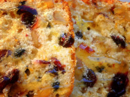 Savršeni božićni kuglof sa suhim voćem – Pravi okus zimske čarolije!