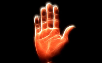 OVAJ jednostavan pokret šakom pomaže u kritičnom trenutku!