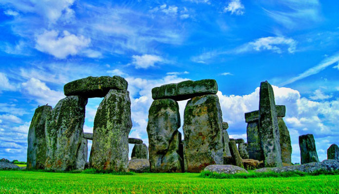 stonehenge-101801_960_720