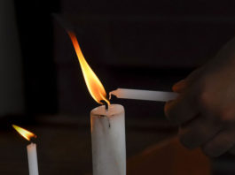 Moć paljenja svijeća: Svijeće se pale s NAMJEROM!