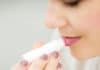 Napravite sami: Prirodan i moćan balzam za usne za hladne dane (RECEPT)