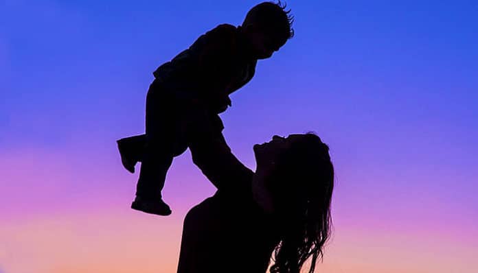 motherhood-2491045_960_720