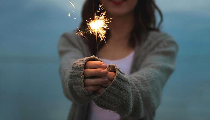 sparkler-677774_960_720