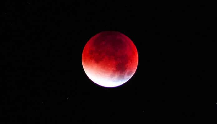 lunar-eclipse-962407_960_720 eclipse