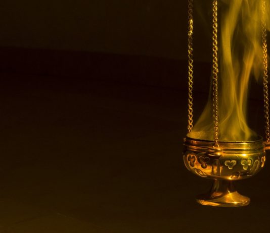ZAŠTO U DOMU TREBA ZAPALITI MALO TAMJANA: Prizovite mir i blagostanje jednostavnim ritualom!