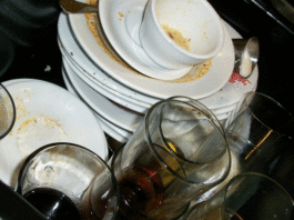 Vidovnjakinja upozorava: EVO što se dogodi kad navečer ostavite neoprano posuđe!