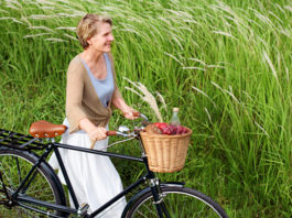 6 hormona zbog čijeg nedostatka žene stare prije vremena: Nadoknadite ih prirodnim putem!