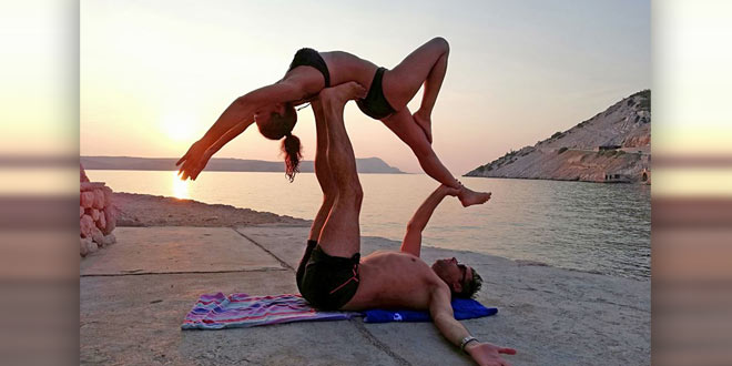 acro-yoga-2019