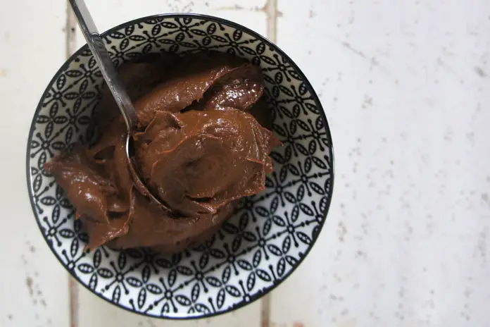 bowl of chocolate spread with spoon 691168