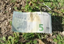 Ezoterično značenje pronalaska novca na zemlji