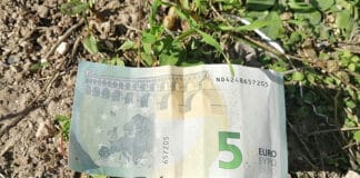 Ezoterično značenje pronalaska novca na zemlji