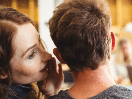 Zašto vas ljudi ogovaraju i kako se nositi s tim – praktični vodič za suočavanje