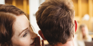 Zašto vas ljudi ogovaraju i kako se nositi s tim – praktični vodič za suočavanje