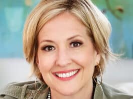 Brené Brown: “Kad smo dovoljno hrabri da istražimo tamu, otkrit ćemo beskonačnu snagu našeg svjetla.” – 70 moćnih citata o hrabrosti, ranjivosti, sramu i suosjećanju