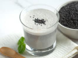 Kako napraviti crno mlijeko? Ovaj biljni napitak pomaže crijevima da rade kao sat, a koži da bude kao svila