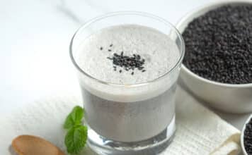 Kako napraviti crno mlijeko? Ovaj biljni napitak pomaže crijevima da rade kao sat, a koži da bude kao svila