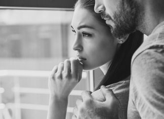 8 znakova da vas netko tiho isključuje iz svog života