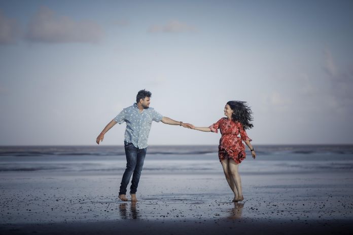 couple-7743478_1280