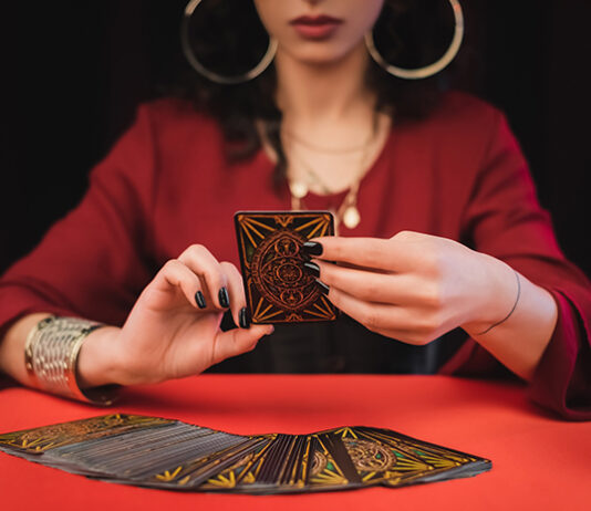 Veliki tarot horoskop za lipanj/jun 2026.: Ovna čekaju sudbinski susreti, Lavu se trud počinje isplaćivati!