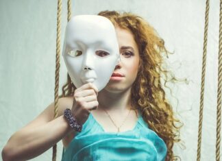 Ljubaznost kao paravan: 7 signala koji pokazuju da osoba nema dobre namjere