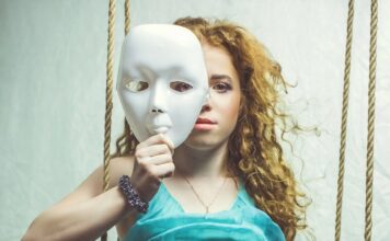 Ljubaznost kao paravan: 7 signala koji pokazuju da osoba nema dobre namjere