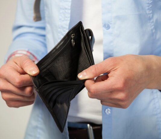 7 znakova sindroma siromaštva: Ljudi koji teško dolaze do novca i zadržavaju ga