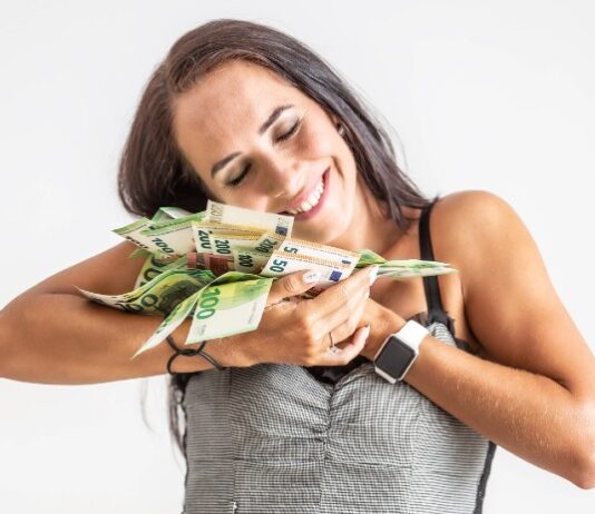 Tri znaka Zodijaka će imati najviše sreće s novcem u travnju/aprilu 2026.