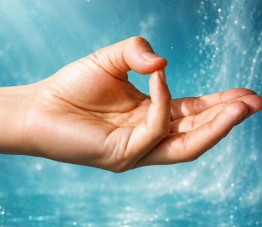 Varuna mudra: Mudra vode koja hladi tijelo i vraća unutarnju ravnotežu
