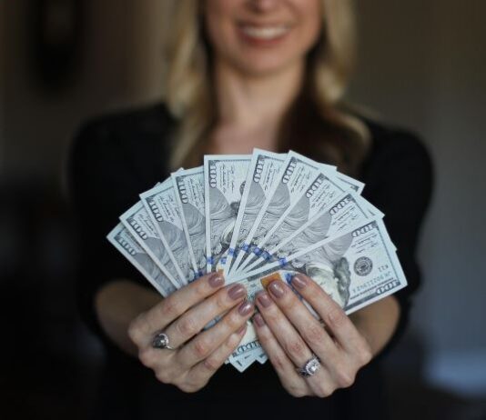Financijski horoskop od 15.6. do 21.6.2026.: Blizanci ulaze u novi financijski ciklus, Jarcima se trud isplaćuje!